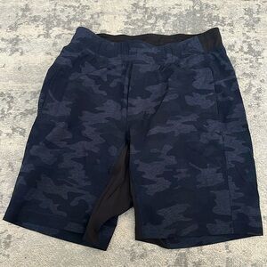 Lululemon T.H.E. Shorts Lined Size M 9” Inseam Blue/Black Camo